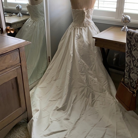 Wedding Gown - Picture 1 of 3